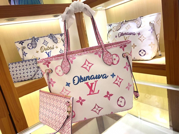 ルイヴィトンバッグ背面デザイン